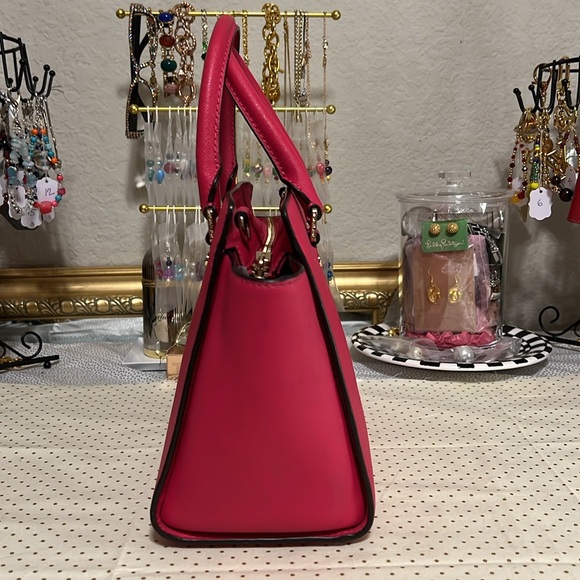 🔻MICHAEL Kors “Selma” Saffiano leather bag with zip top closure. - Picture 4 of 12